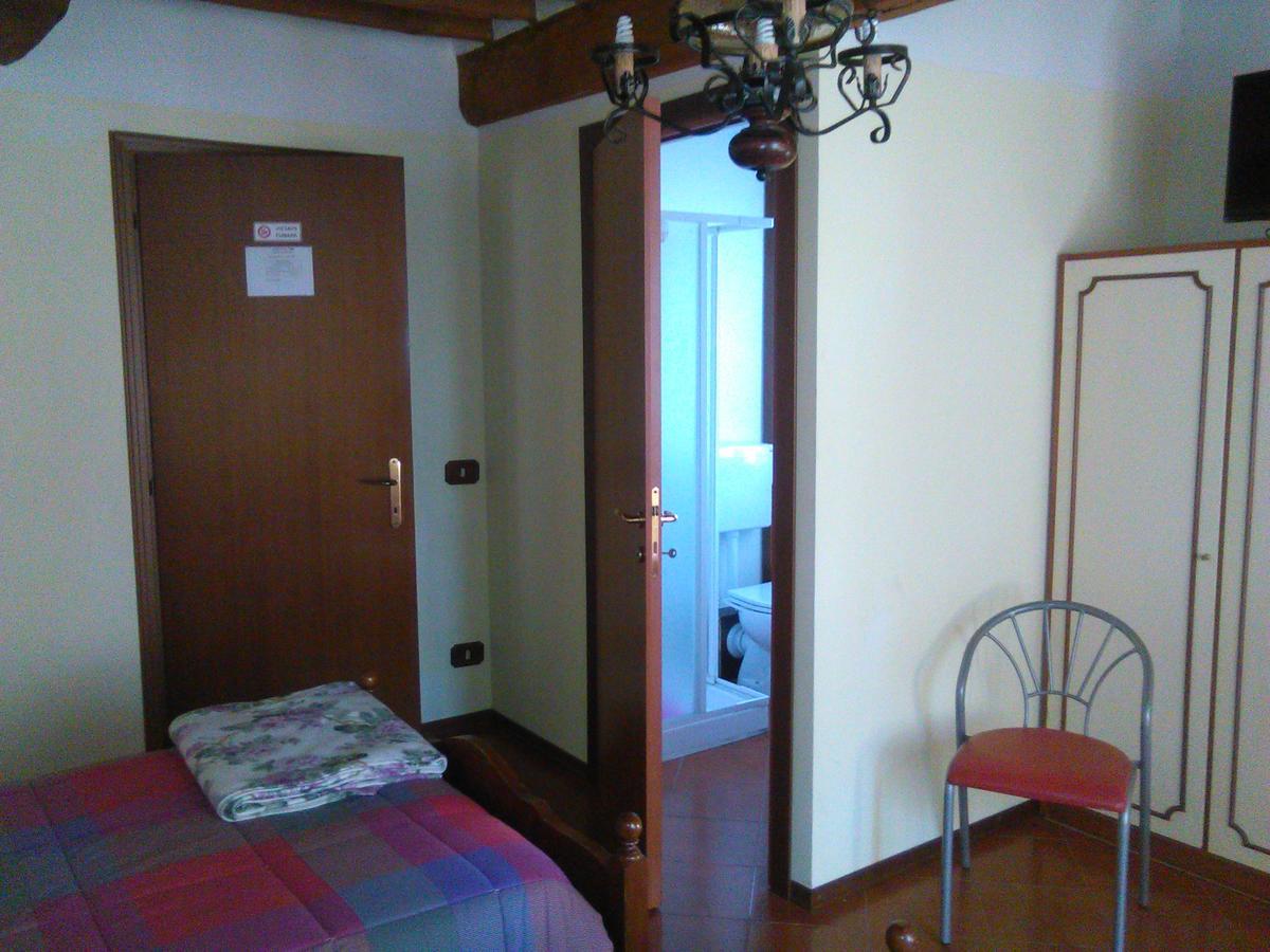 Bed and Breakfast BeB Reboglio Rolo Exterior foto